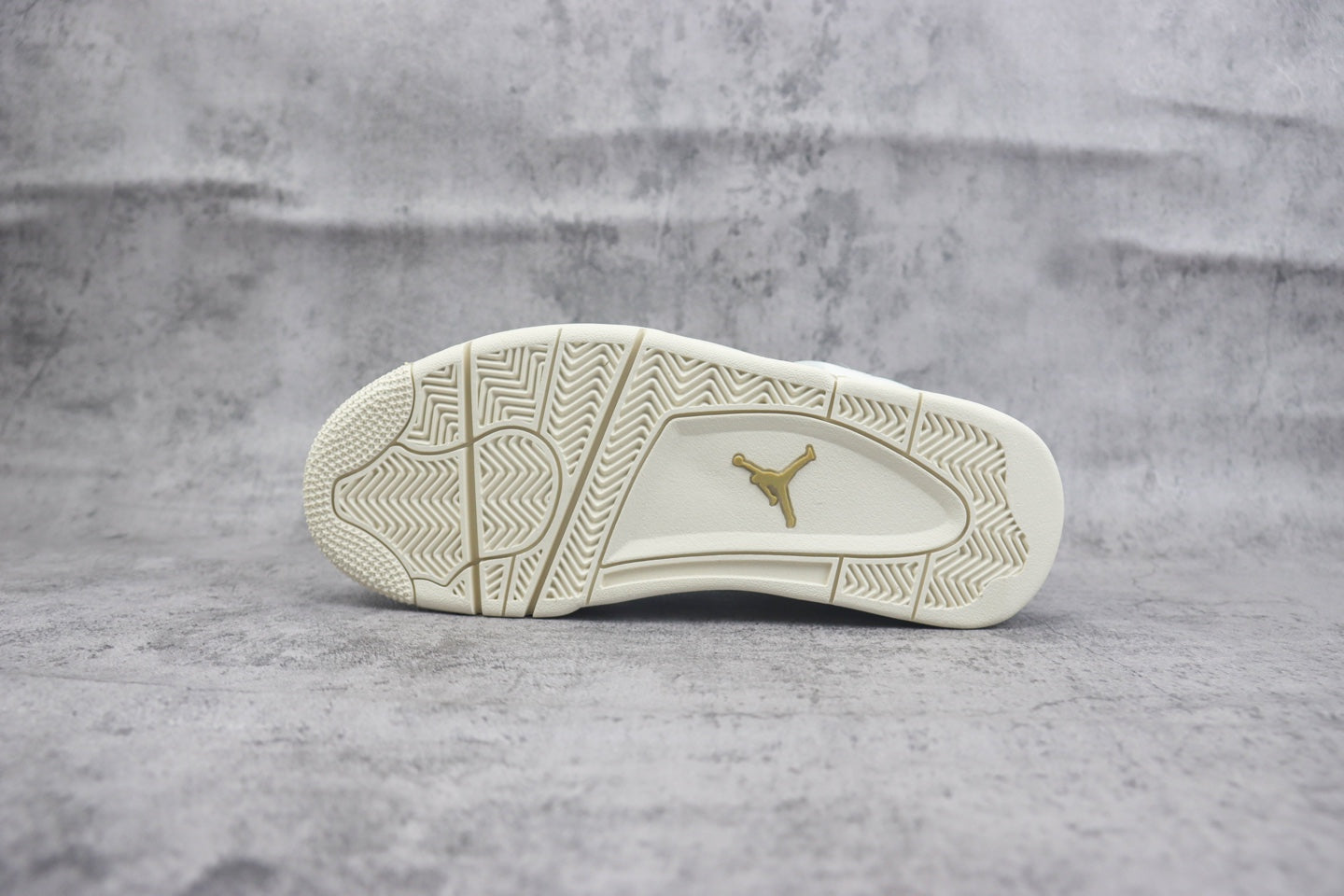 AJ4 Unisex "Vivid Sulfur" Sneakers Shoes (AQ9129-170 )
